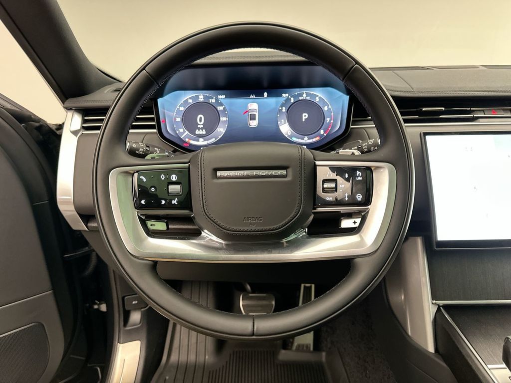 2025 Land Rover Range Rover SE photo 11
