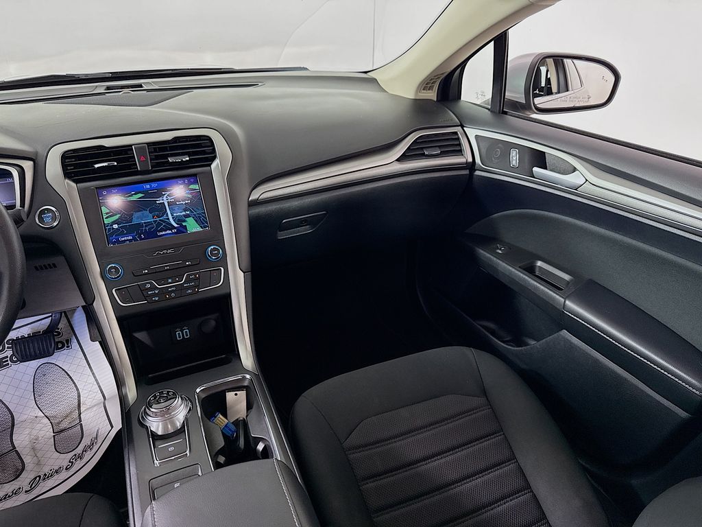 2020 Ford Fusion Hybrid SE photo 22