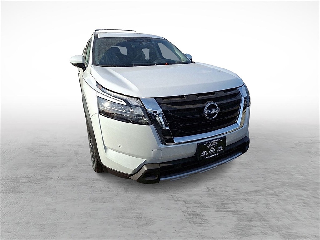 2025 Nissan Pathfinder Platinum photo 2