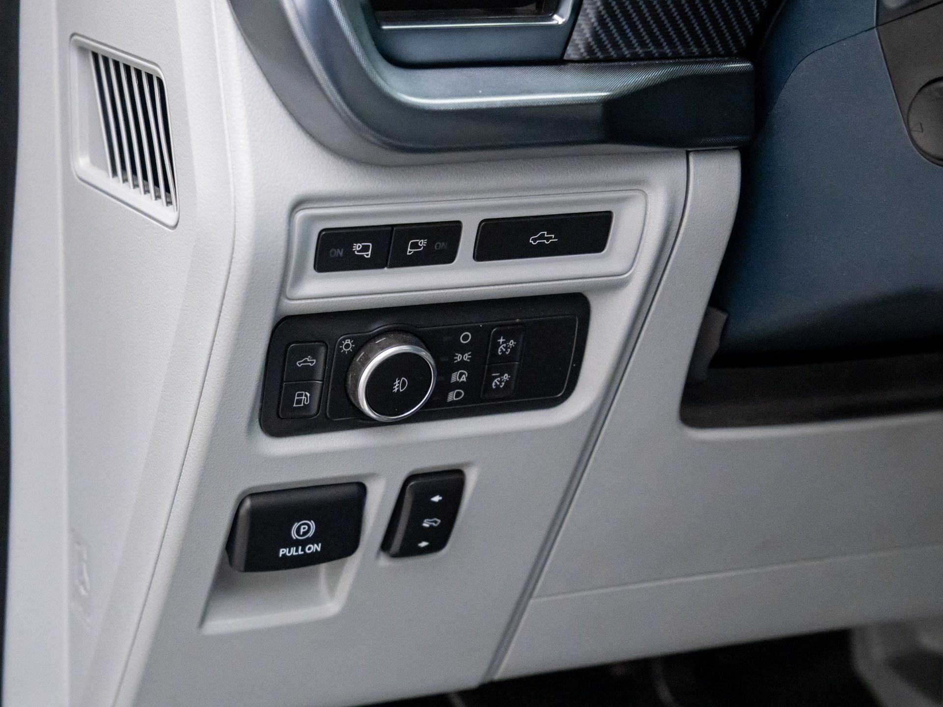 2022 Ford F-150 Limited photo 18