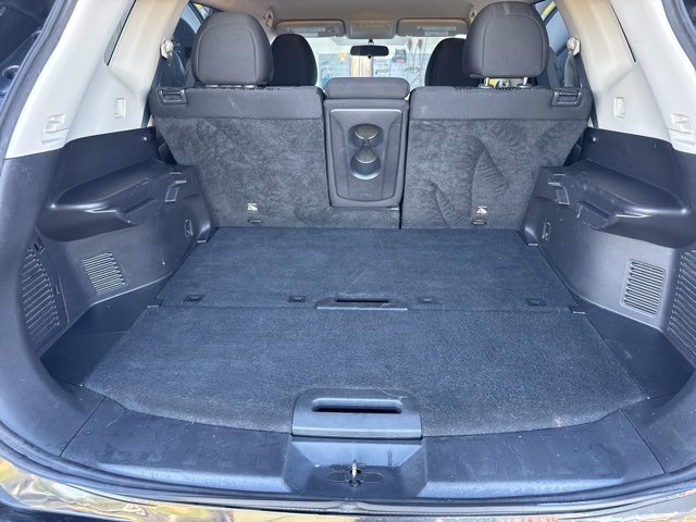 2017 Nissan Rogue SV photo 19