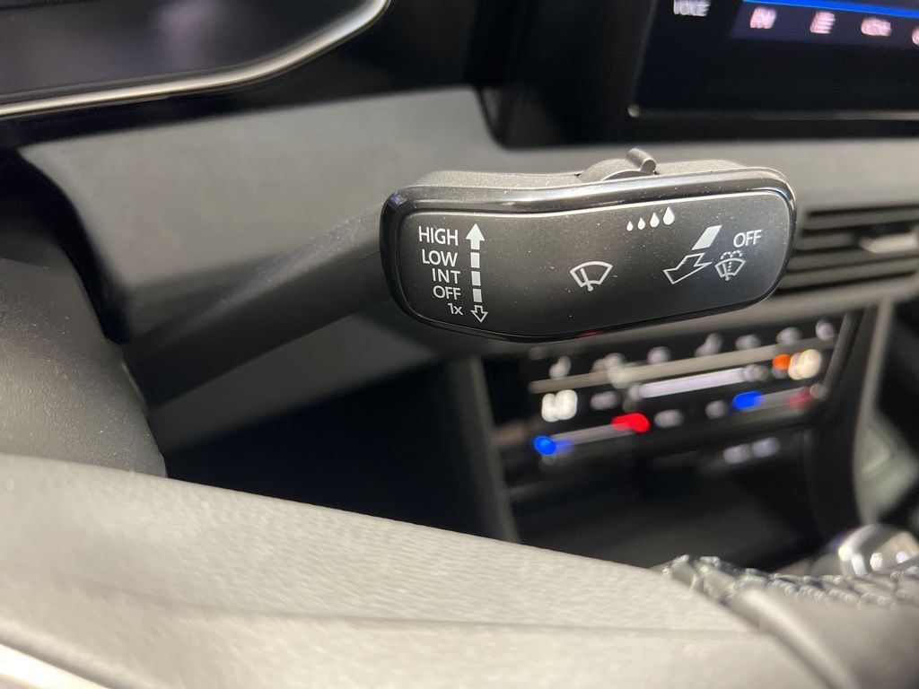 2025 Volkswagen Jetta 1.5T SE photo 36