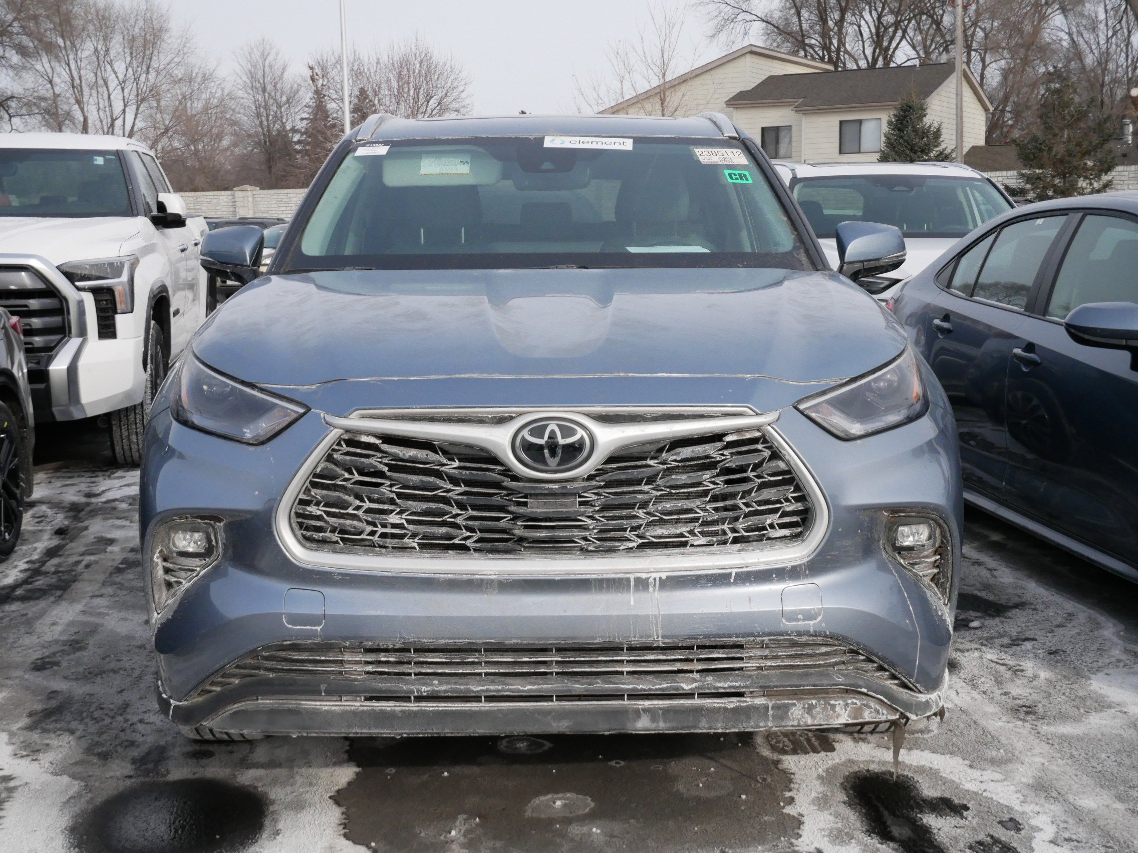 Used 2024 Toyota Highlander XLE with VIN 5TDKDRBH5RS568940 for sale in Brooklyn Center, Minnesota