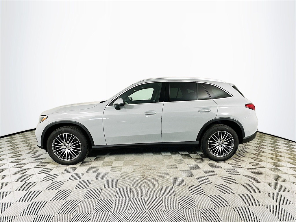 2026 Mercedes Benz GLC 300 4MATIC photo 4