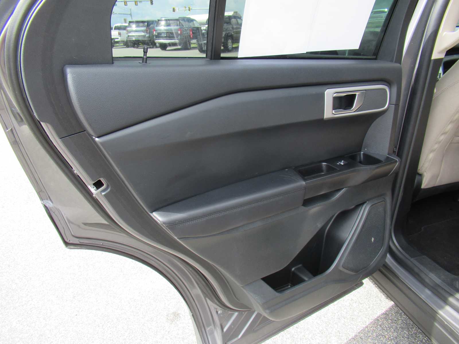 2021 Ford Explorer Base photo 18