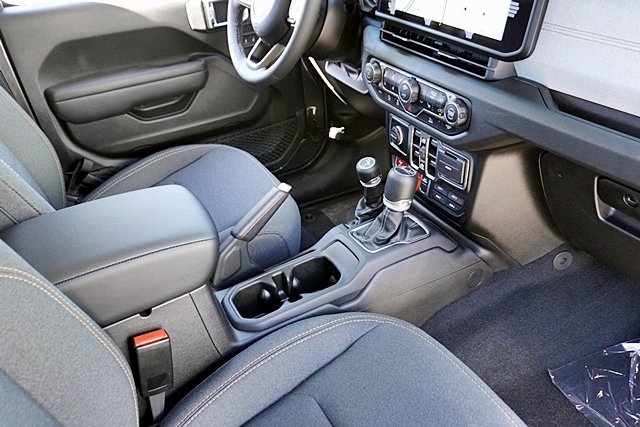 New 2025 Granite Crystal Metallic Clear-Coat Exterior Paint Jeep Willys image 16