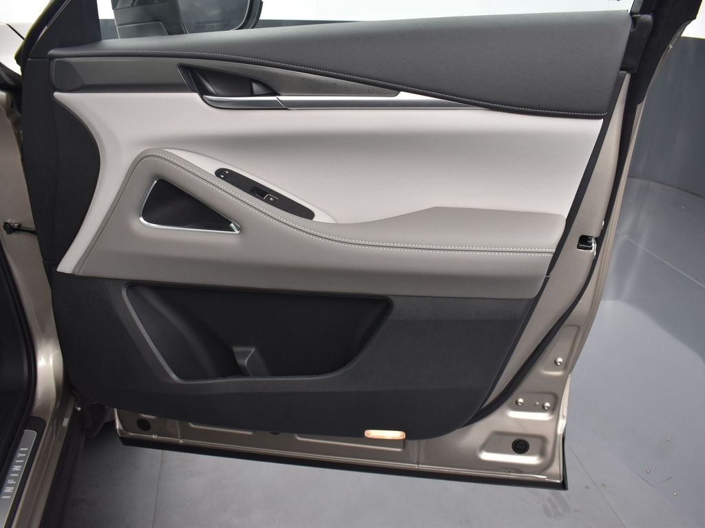 2026 Infiniti QX60 Luxe photo 19