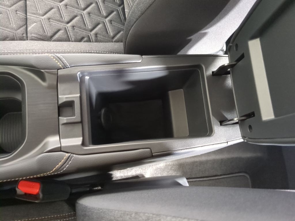 2025 Nissan Kicks SV photo 20