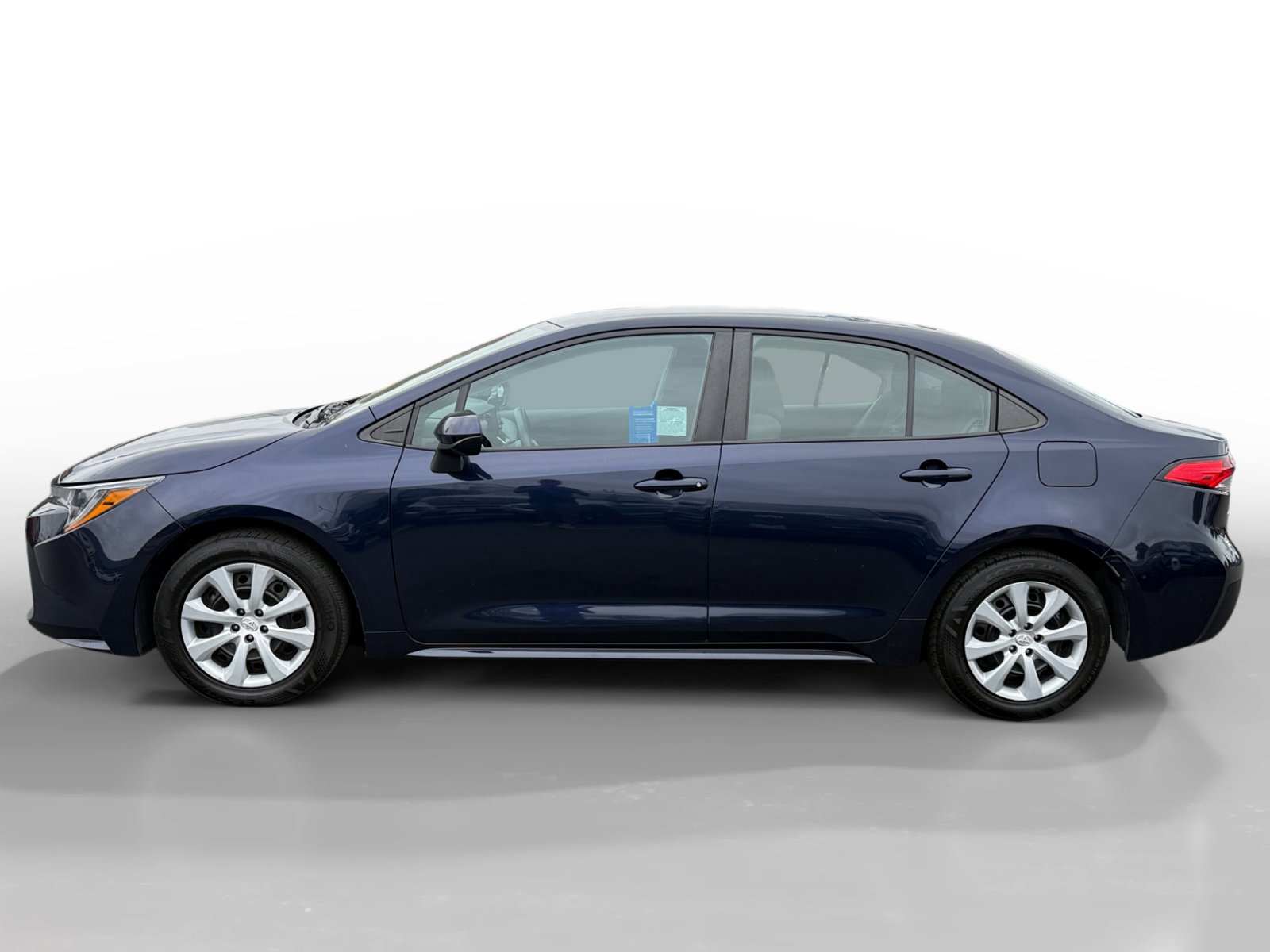 Used 2022 Toyota Corolla LE with VIN 5YFEPMAE8NP326340 for sale in Northfield, Minnesota