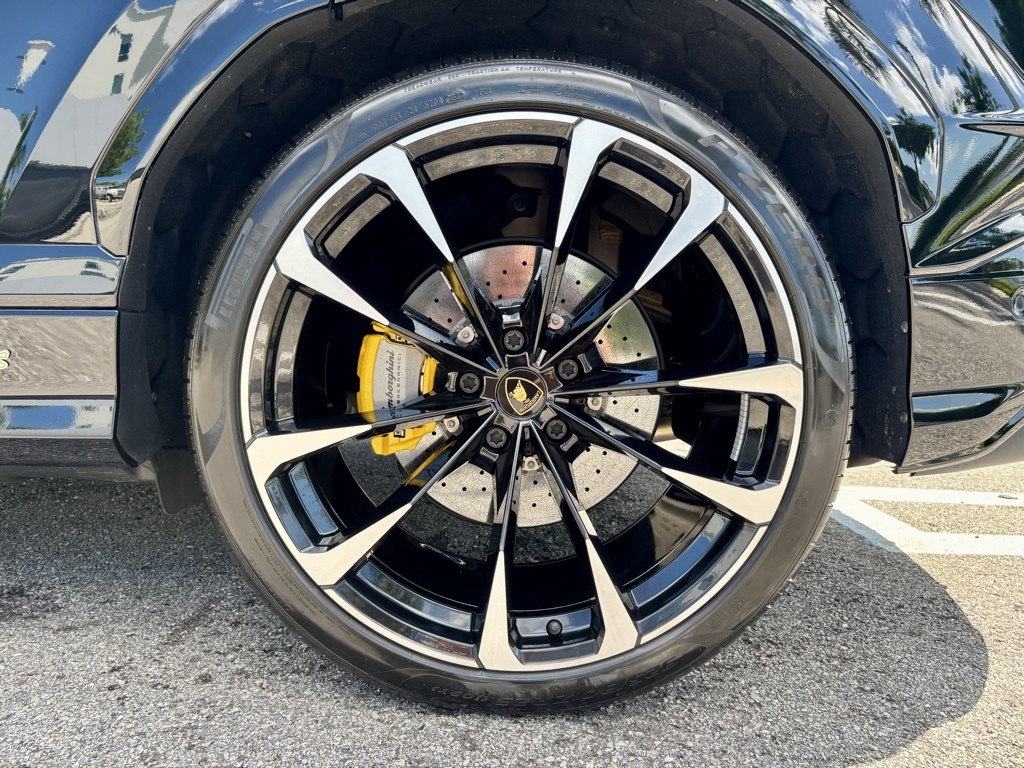2024 Lamborghini Urus S photo 25