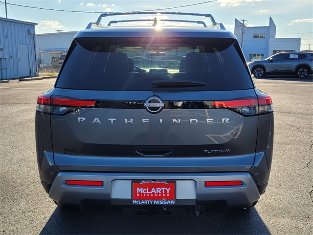 2025 Nissan Pathfinder Platinum photo 4