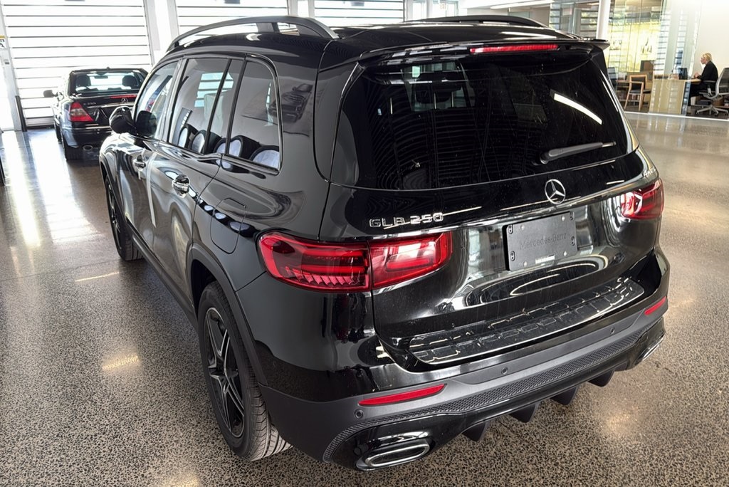 2026 Mercedes Benz GLB 250 4MATIC photo 2