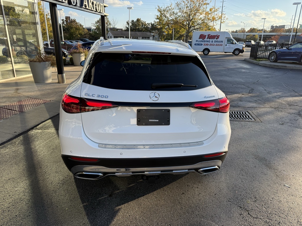 2025 Mercedes Benz GLC 300 4MATIC photo 4