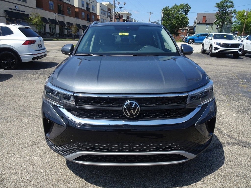 2024 Volkswagen Taos SE photo 8
