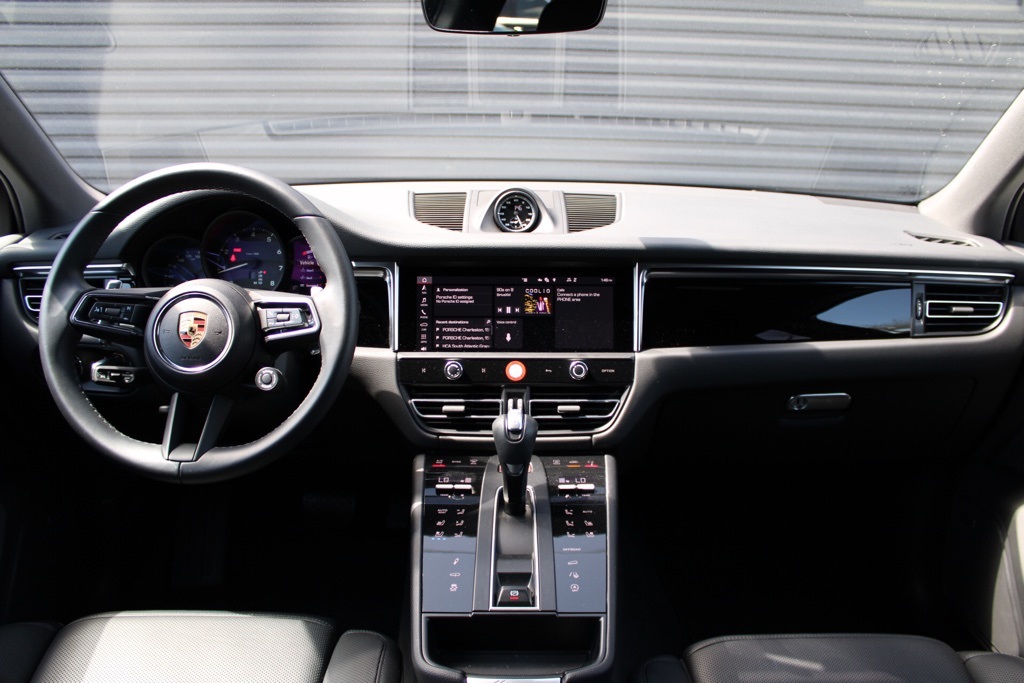 2024 Porsche Macan photo 10