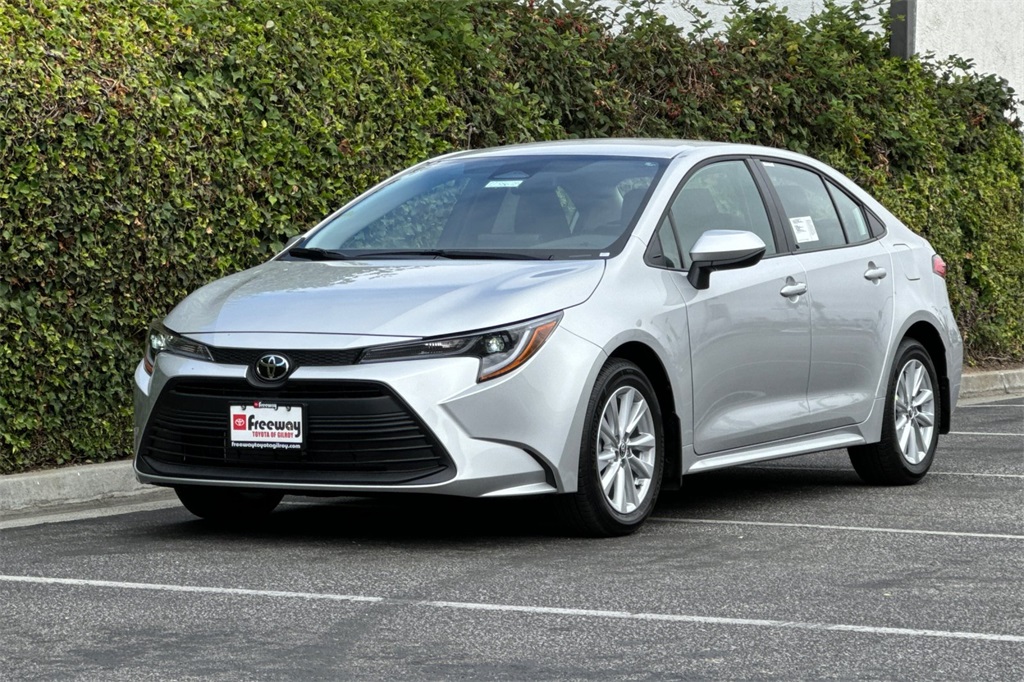 2025 Toyota Corolla LE photo 8
