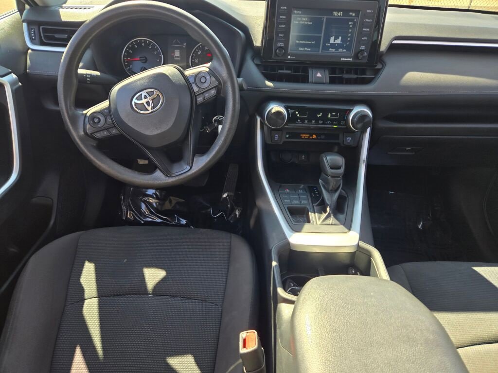 2022 Toyota RAV4 LE photo 12