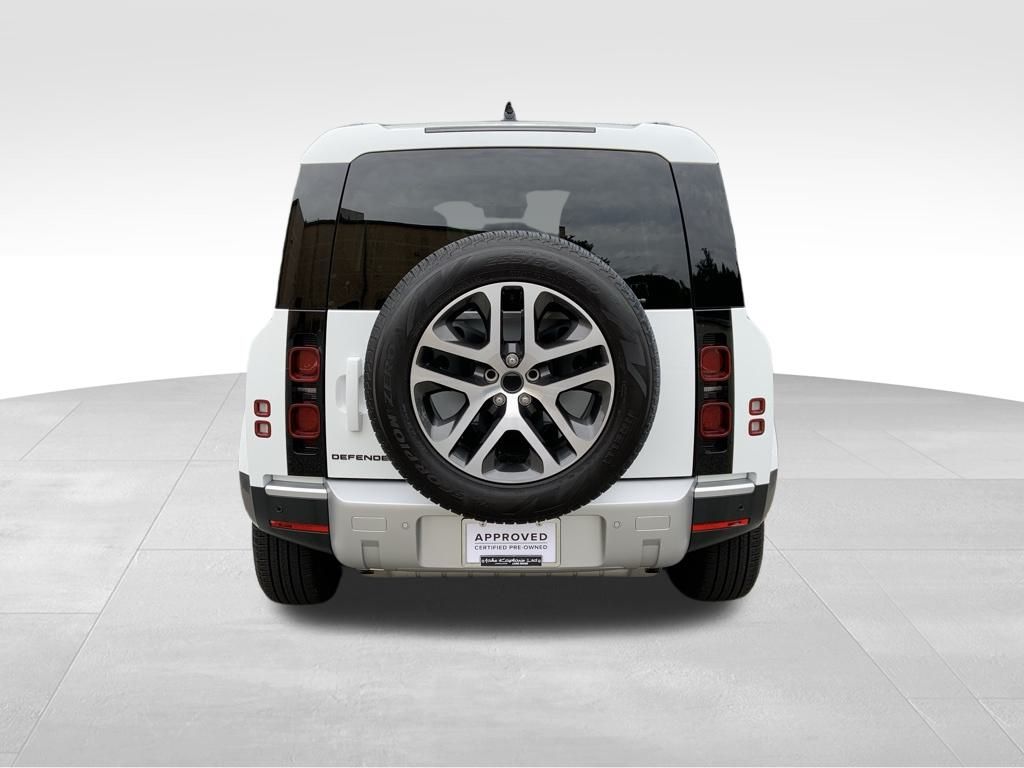 2025 Land Rover Defender 110 S photo 7