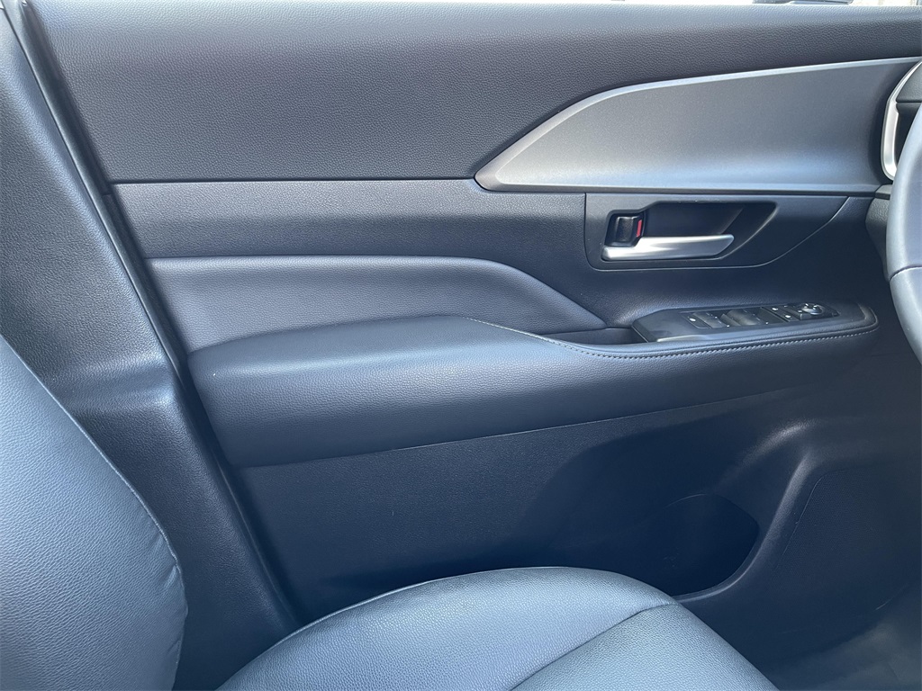 2024 Toyota Grand Highlander XLE photo 16