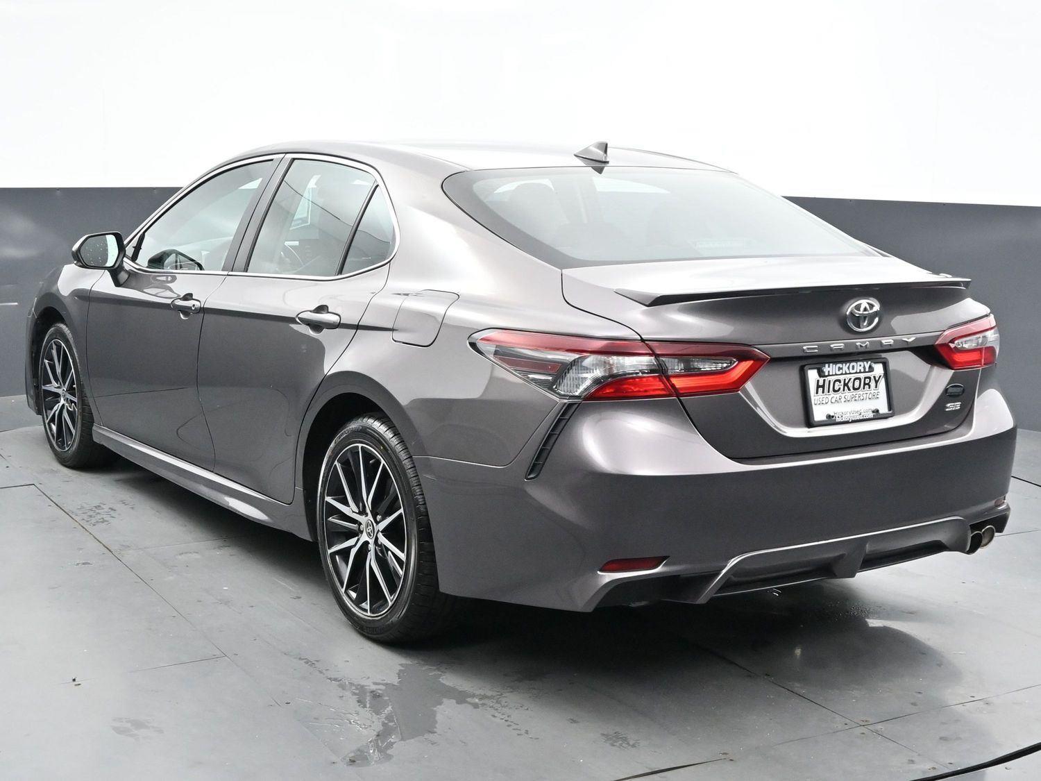 2022 Toyota Camry SE photo 5