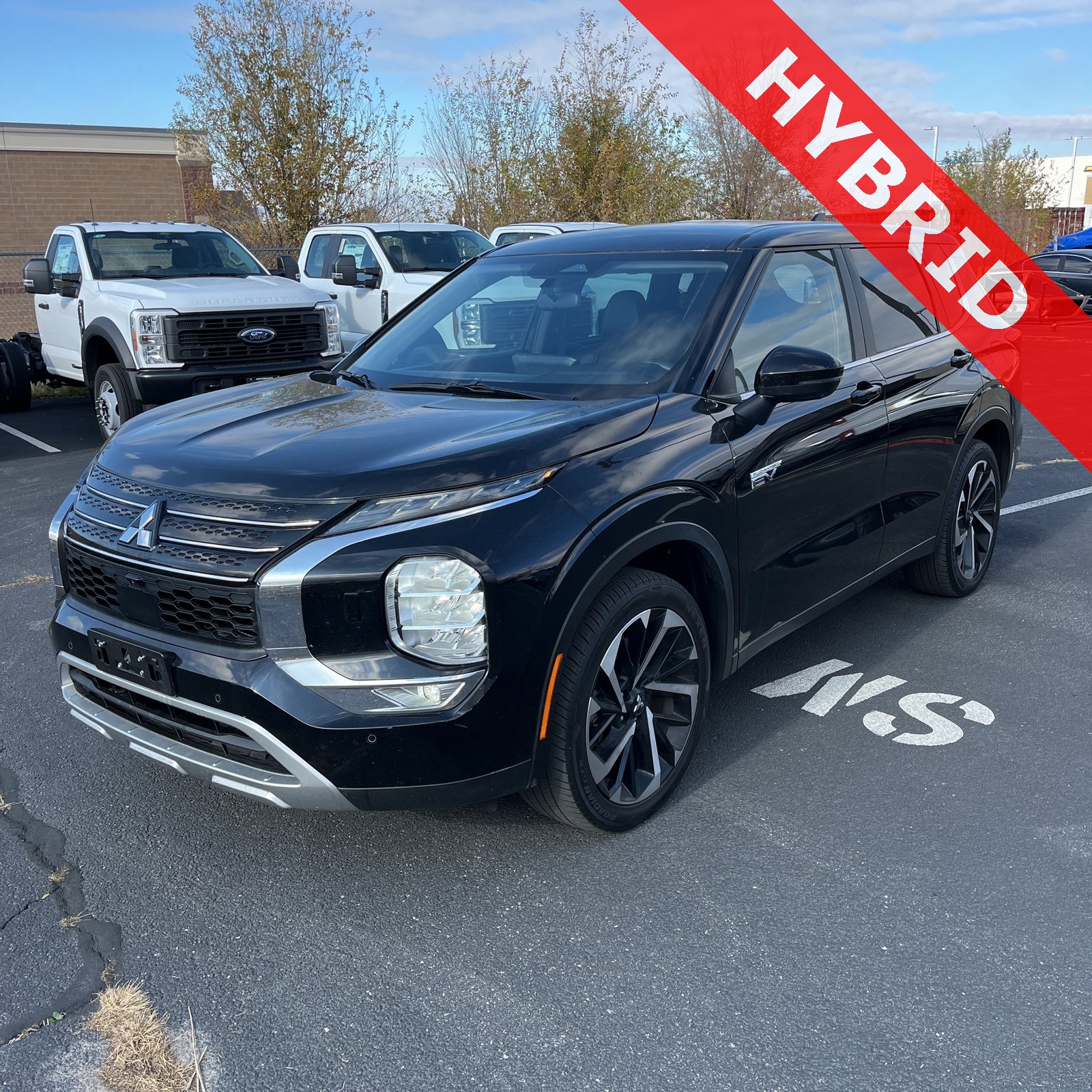 2023 Mitsubishi Outlander Plug-In Hybrid SE's photo