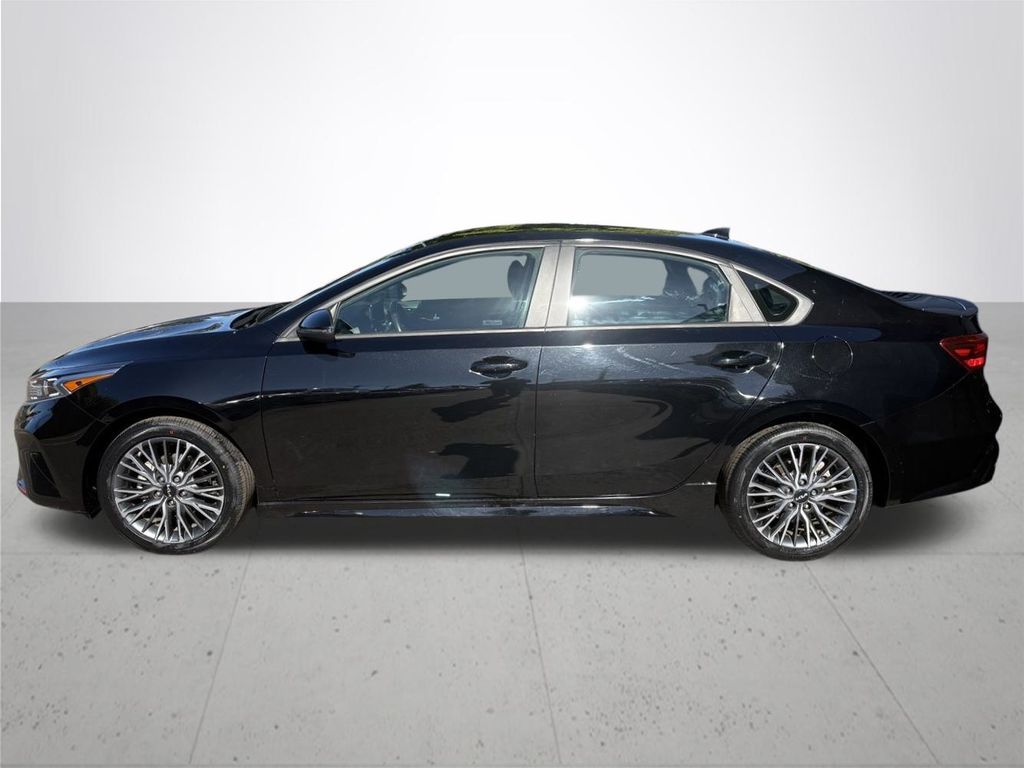 2024 Kia Forte GT-Line photo 11