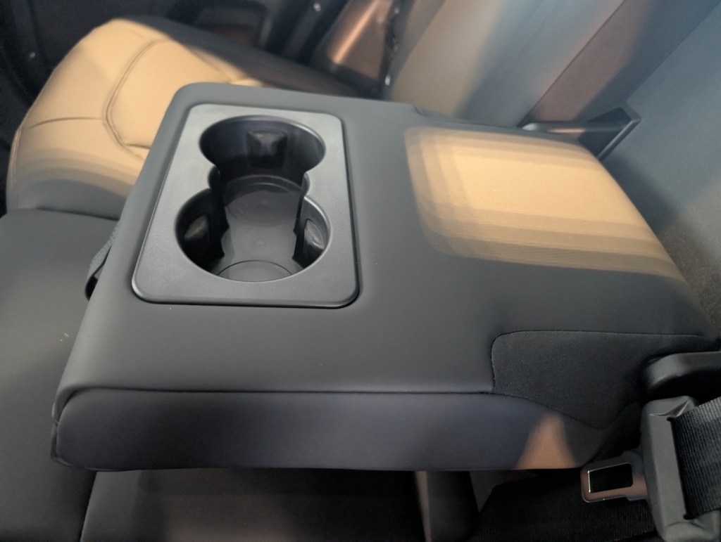 2025 Land Rover Defender 110 X-Dynamic SE photo 20