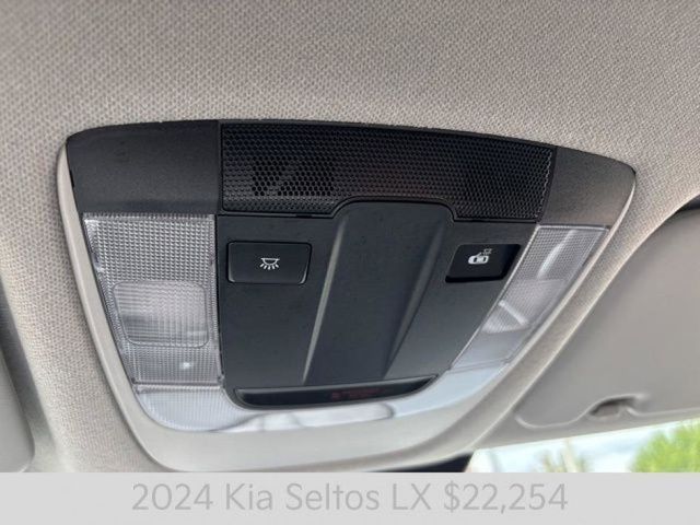 2024 Kia Seltos LX photo 12