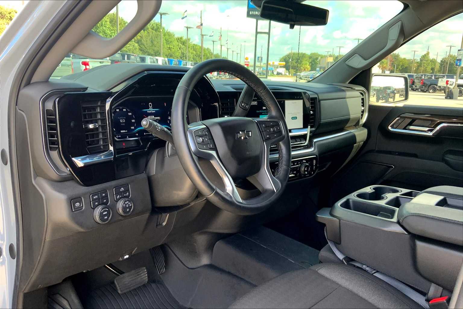 2024 Chevrolet Silverado RST photo 15