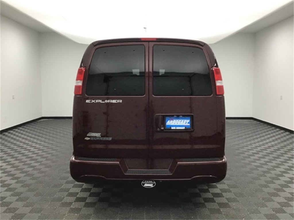 2023 Chevrolet Express photo 4