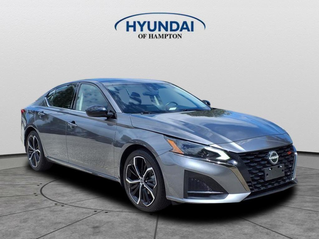 2024 Nissan Altima SR's photo