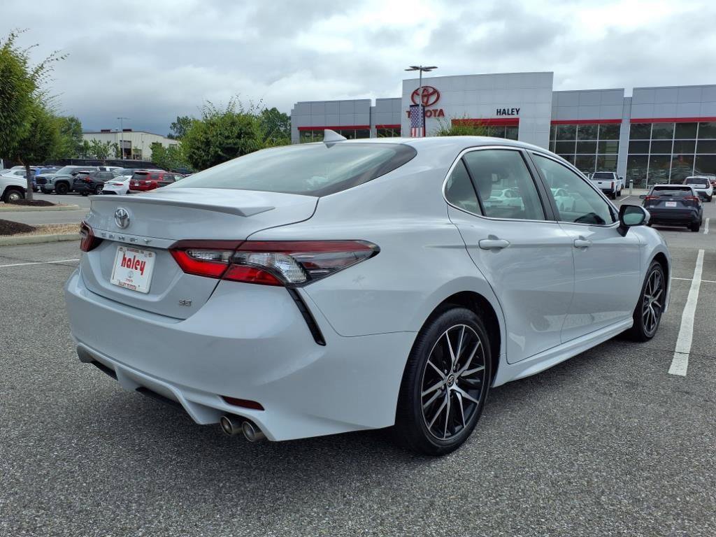 2024 Toyota Camry SE photo 4