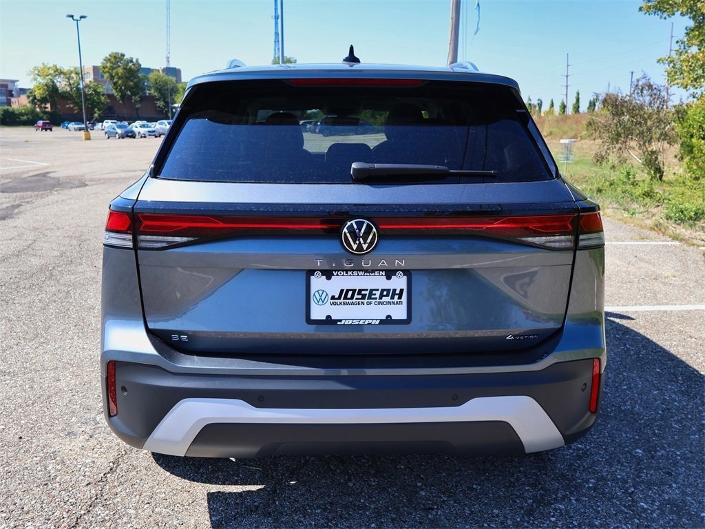 2025 Volkswagen Tiguan SE photo 3