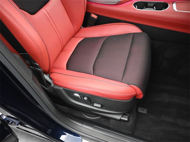 2025 GENESIS GV70 - Image 33