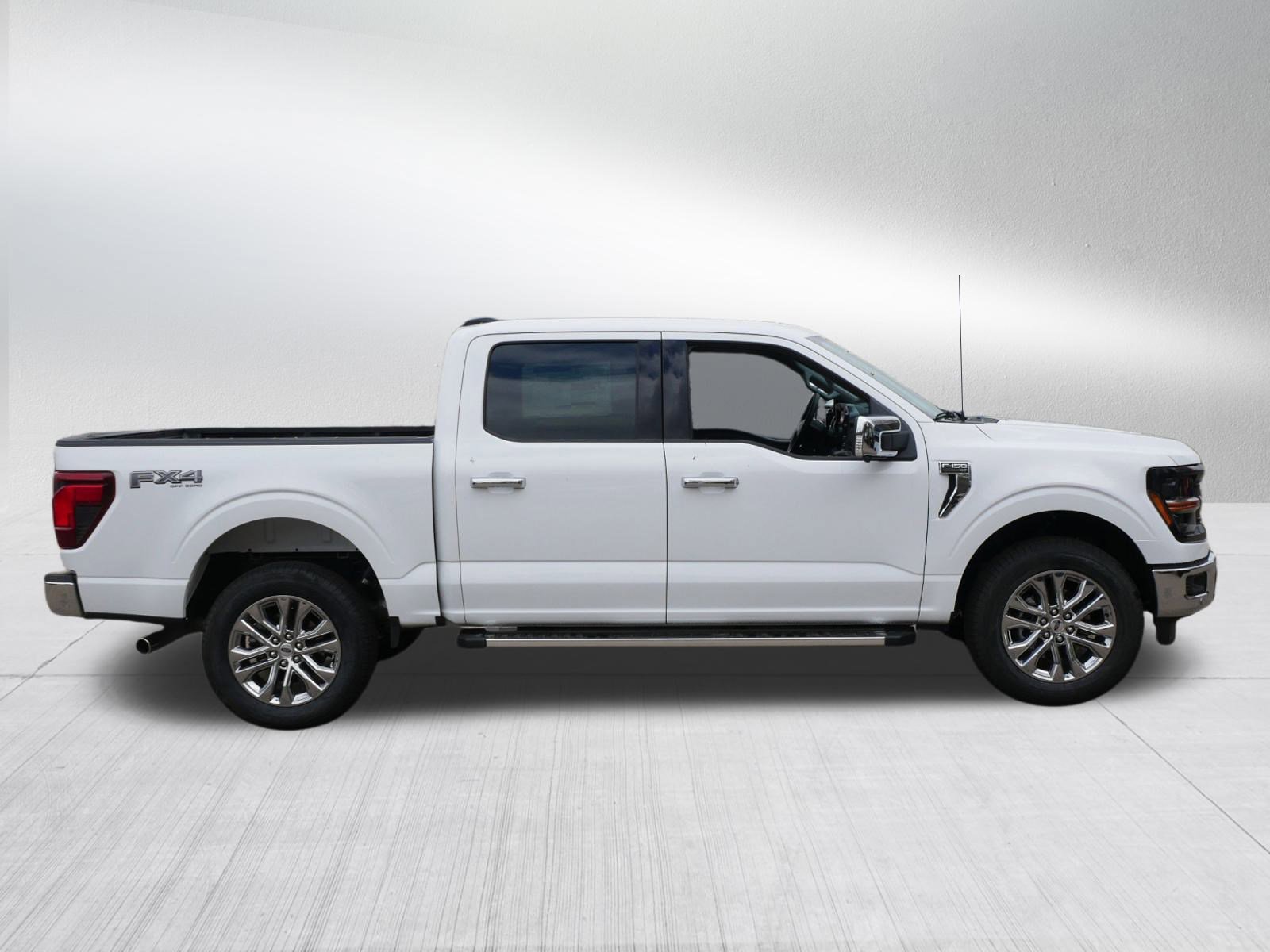 2024 Ford F-150 XLT photo 2
