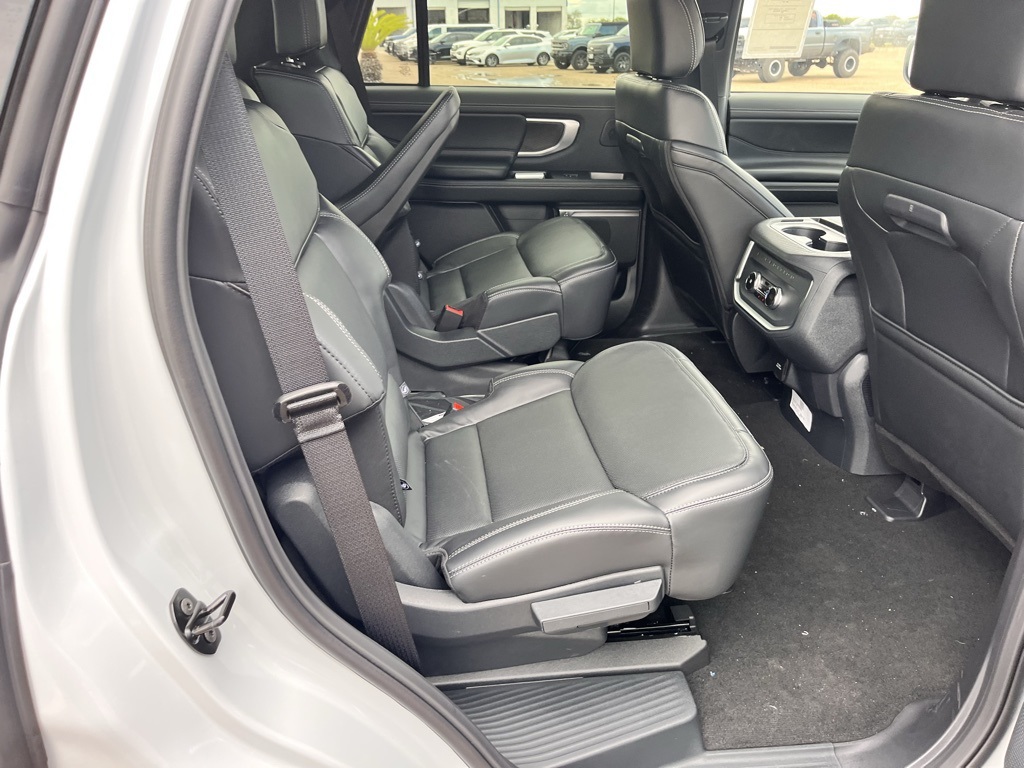 2025 Ford Expedition Platinum photo 18