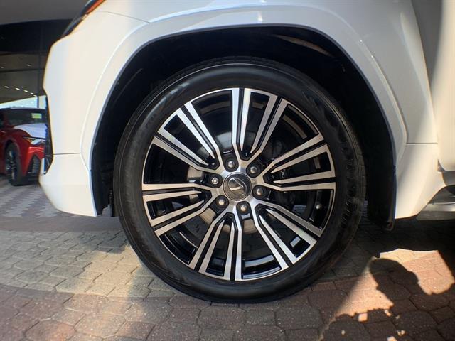2022 Lexus LX 600 Luxury photo 10