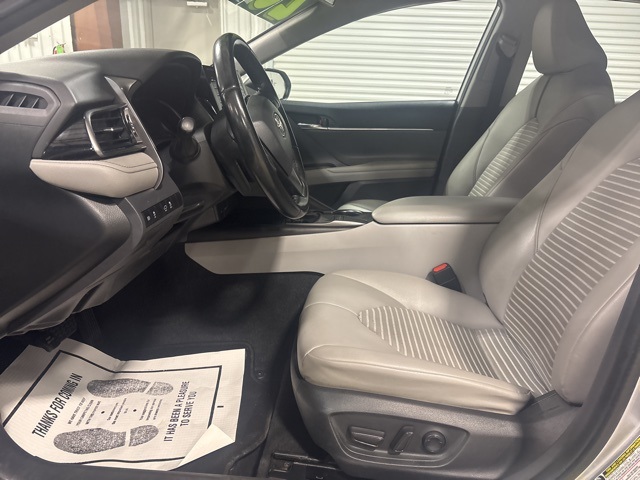 2022 Toyota Camry SE photo 16