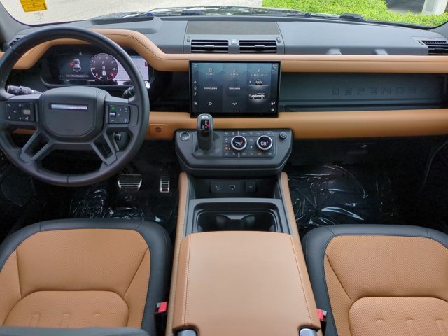 2023 Land Rover Defender 110 photo 11