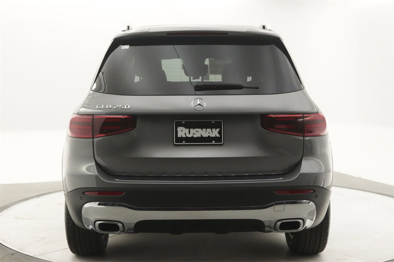 2026 Mercedes Benz GLB 250 photo 2