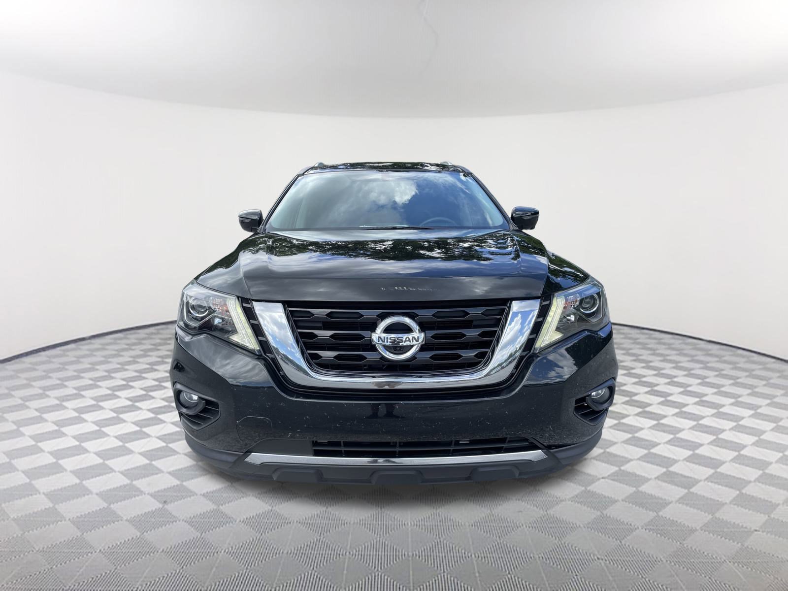 2018 Nissan Pathfinder LE photo 9