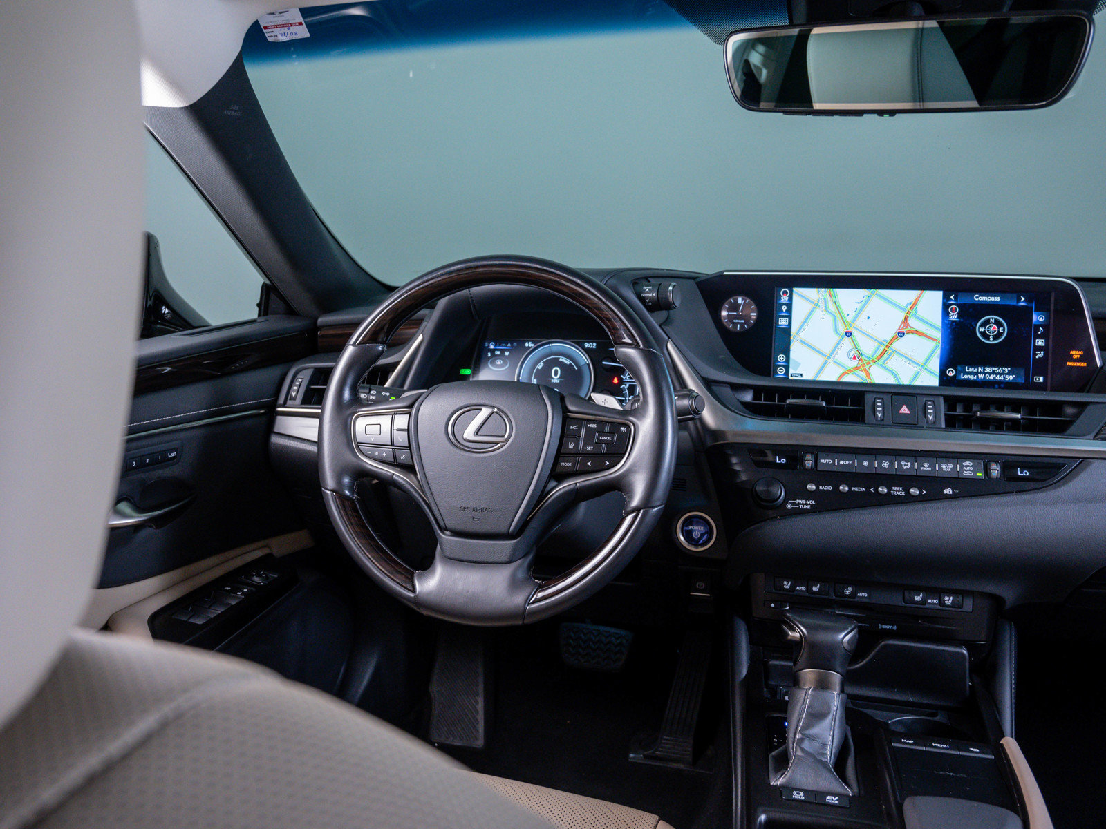 2019 Lexus ES 300h photo 11