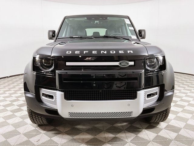 2024 Land Rover Defender 110 SE photo 7