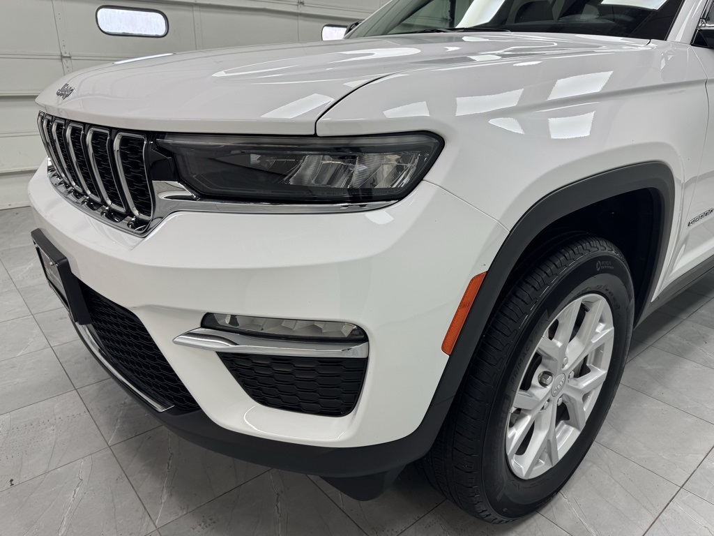 2024 Jeep Grand Cherokee Limited photo 3
