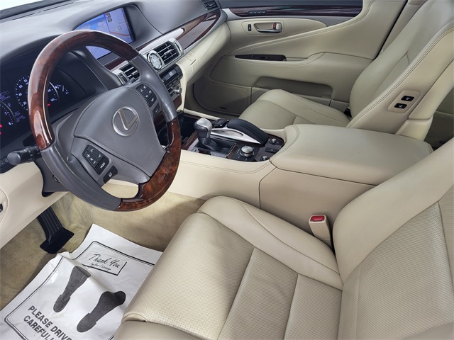 2016 Lexus LS 460 photo 9