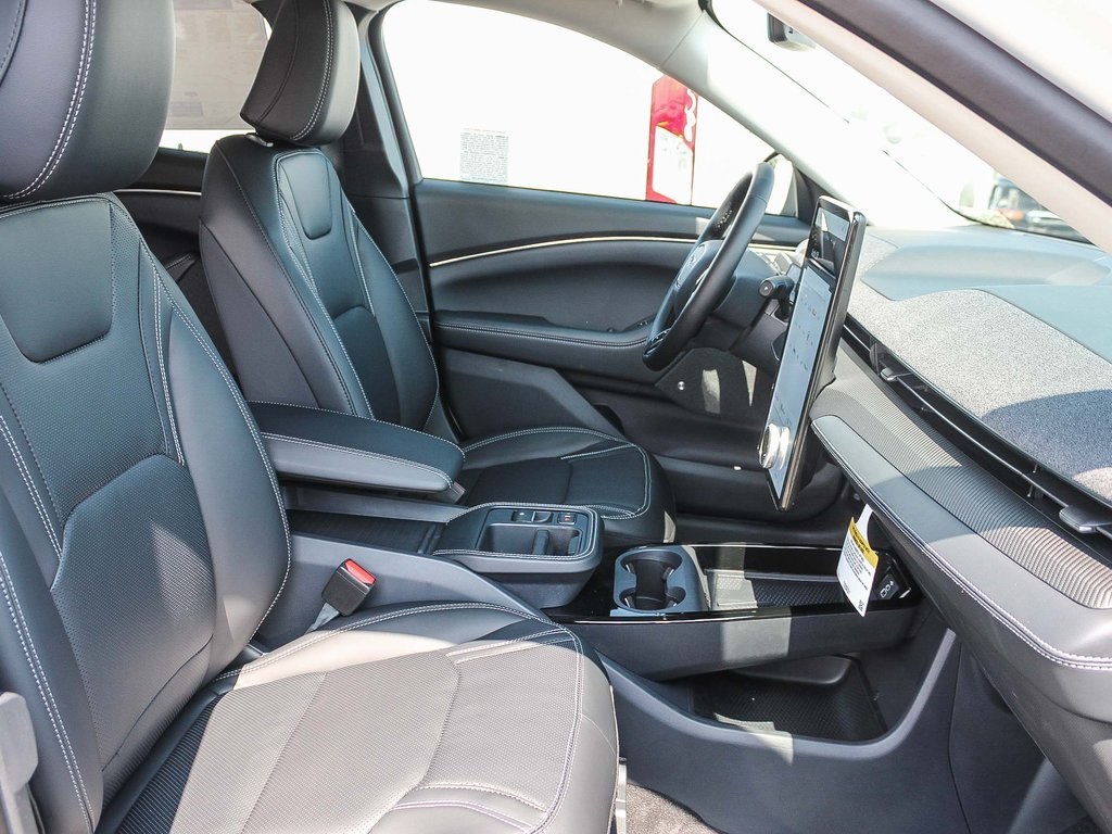 2025 Ford Mustang Mach-E Premium photo 15