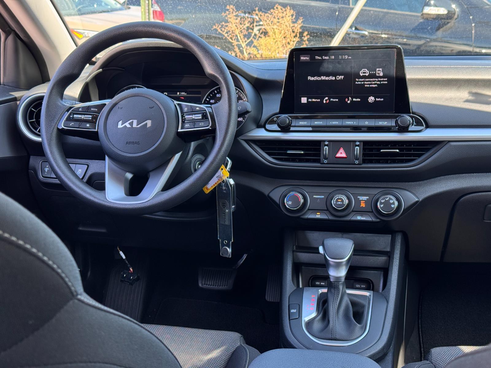 2023 Kia Forte LXS photo 24