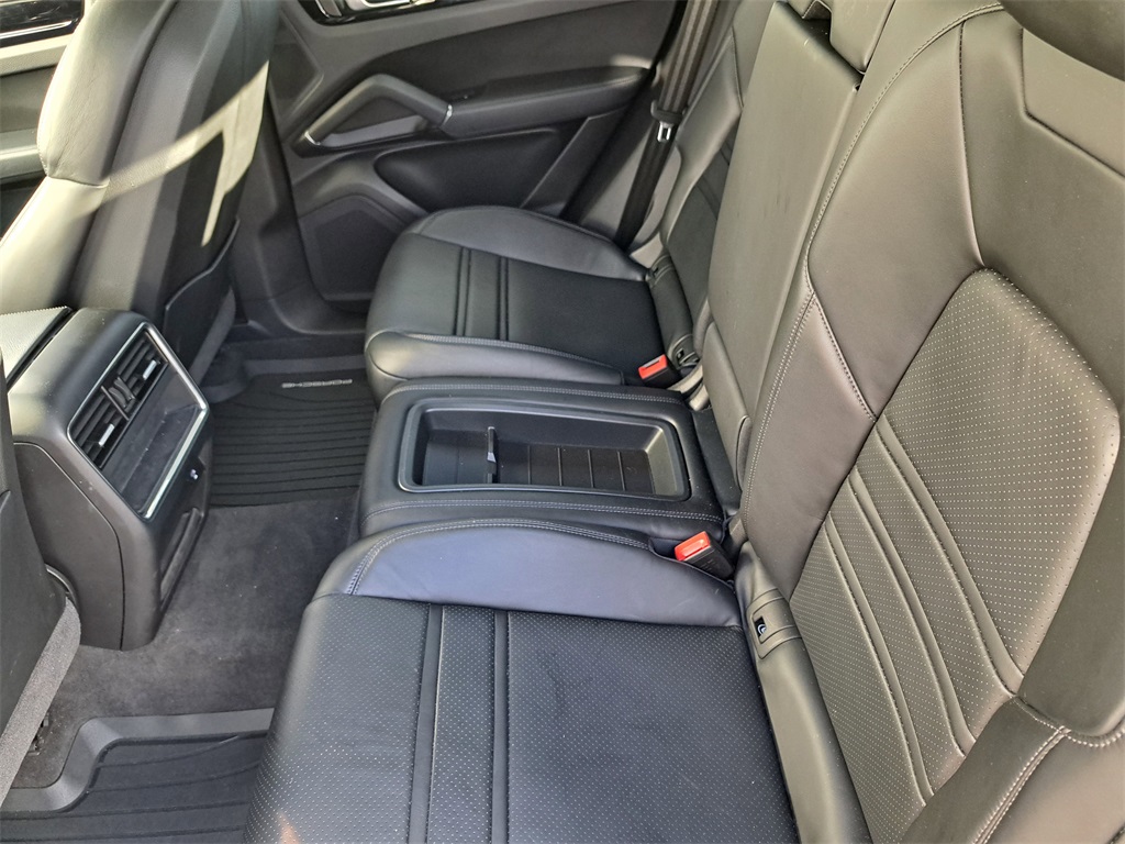 2023 Porsche Cayenne Coupe Base photo 8