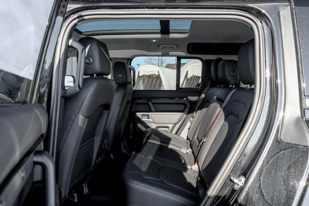 2025 Land Rover Defender 110 S photo 14