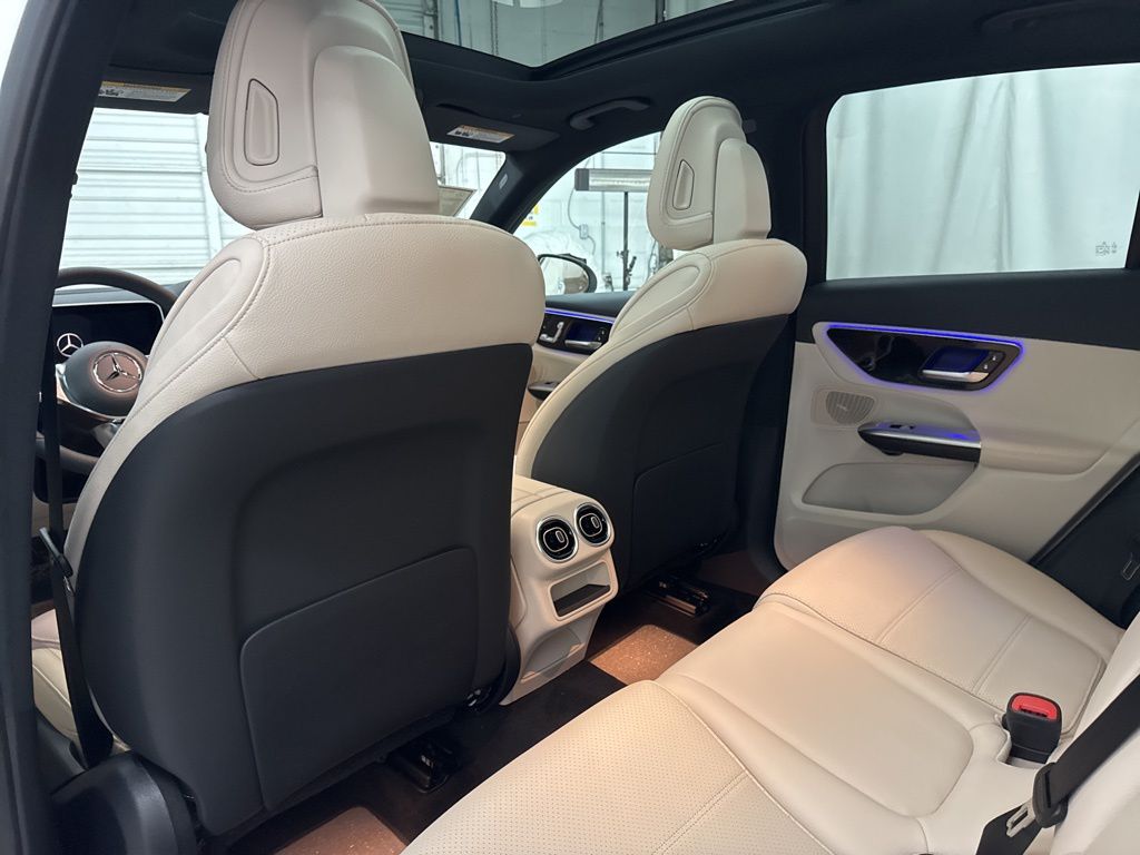 2026 Mercedes Benz GLC 300 photo 13